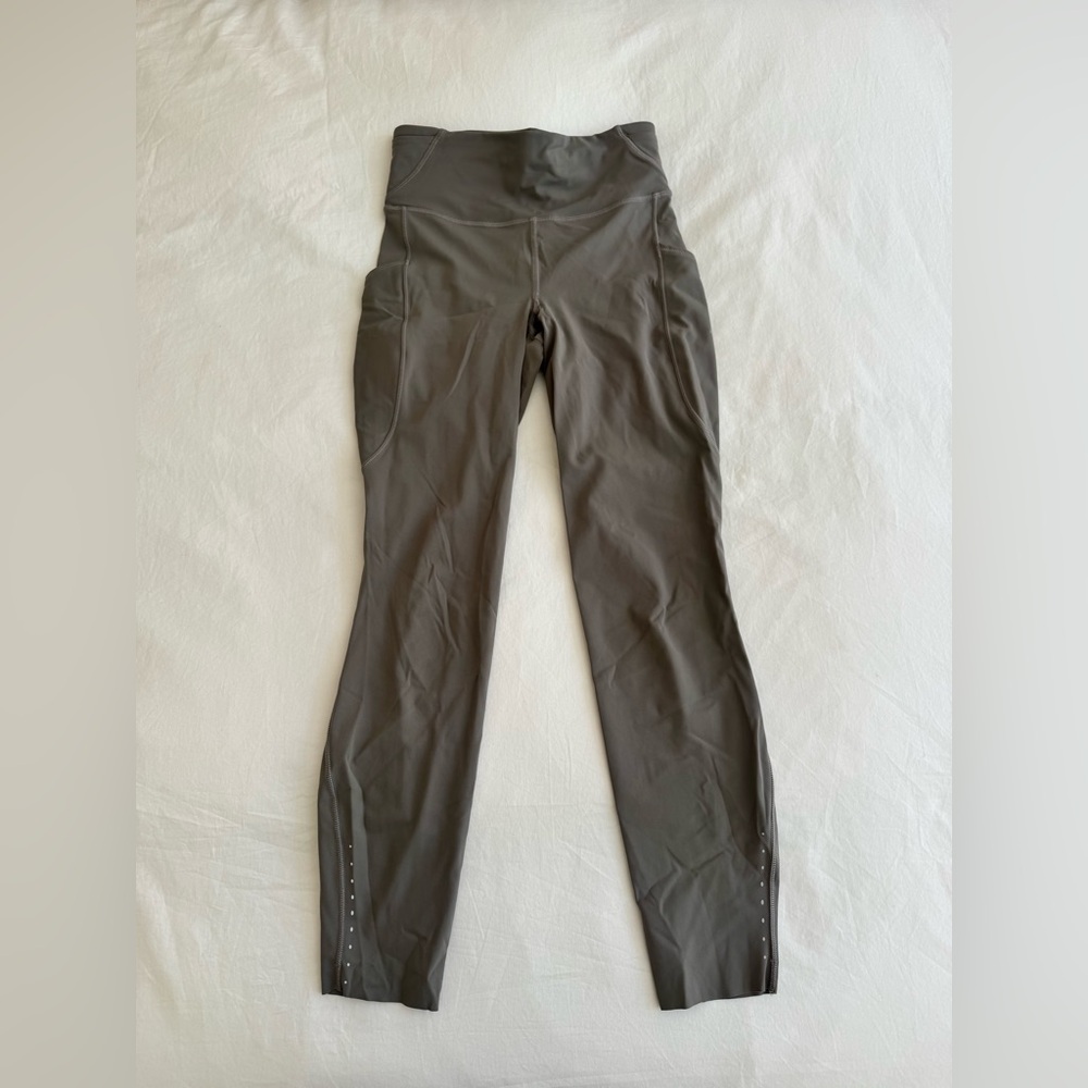 Fast and Free High-Rise Tight 25"
Pockets *Updated